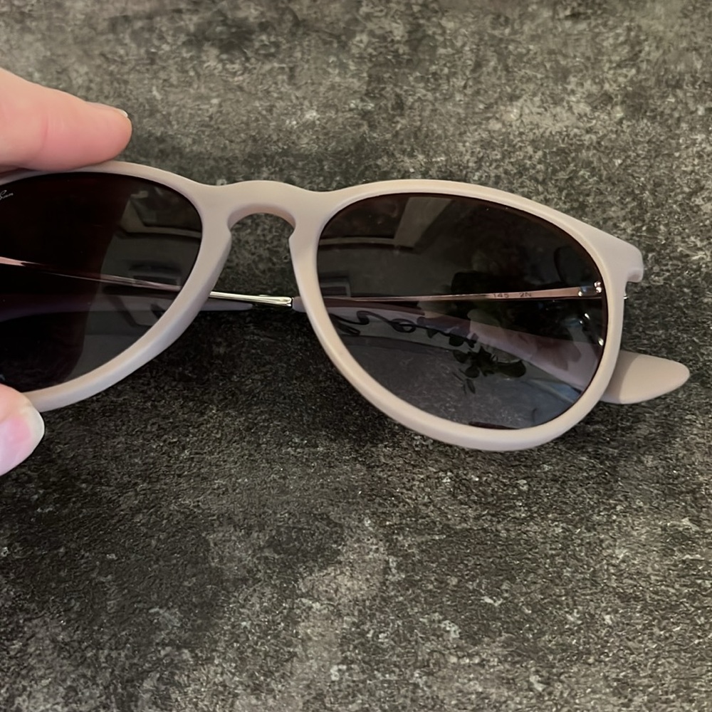 EUC rayban authentic Erika sunglasses - Picture 4 of 9